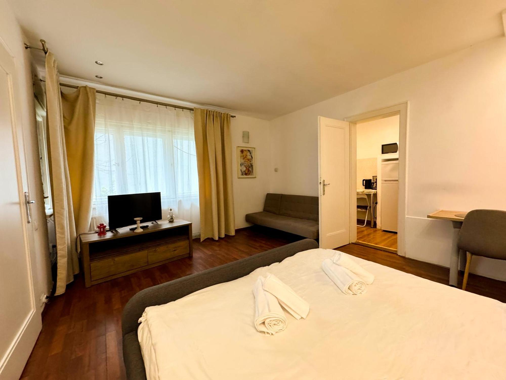 Cozy Tampa 3 *